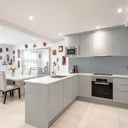 4 Bed Modern House Next To Hyde Park *