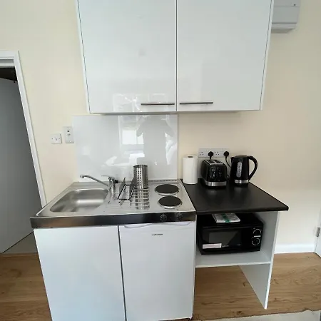 Flat 1, 128a Belsize Road Nw6 4bg *