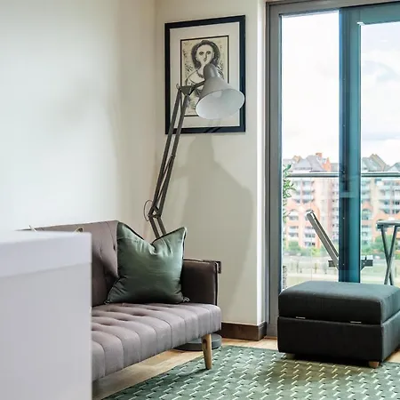 Livestay-stunning With Private Balcony & River Views London