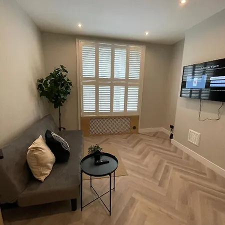 Apartment Luxury 2 Bed 1 Bath In By Graceful *