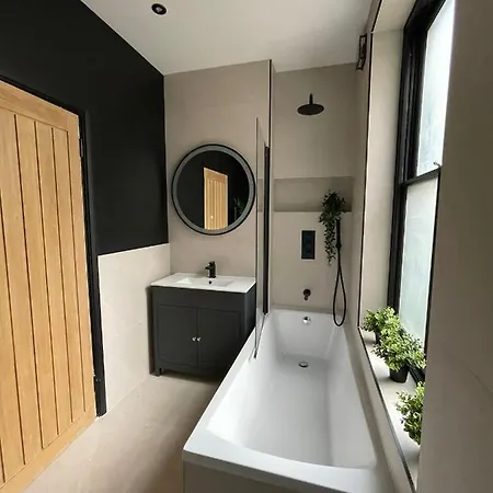 Luxury 2 Bed 1 Bath In By Graceful Apartment