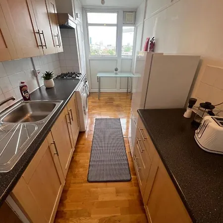 New Tower Bridge , Canada Water 2 Bedroom Flat With A View
