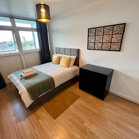 Apartment New Tower Bridge , Canada Water 2 Bedroom Flat With A View London