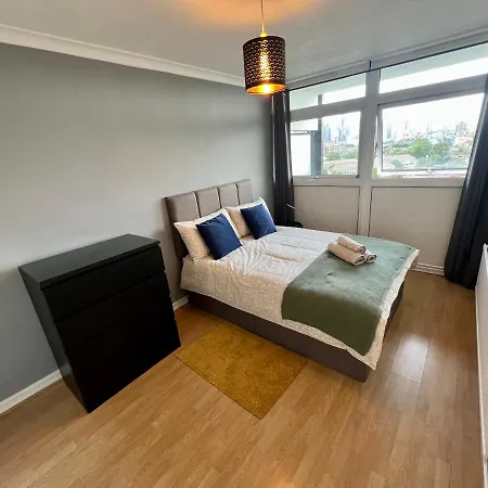 New Tower Bridge , Canada Water 2 Bedroom Flat With A View * London