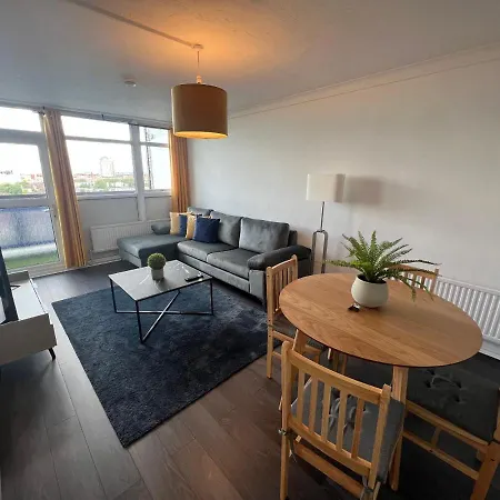 New Tower Bridge , Canada Water 2 Bedroom Flat With A View * London