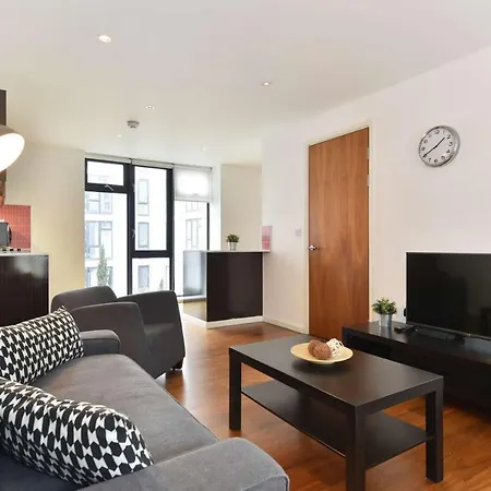 3-bedroom In Apartment *