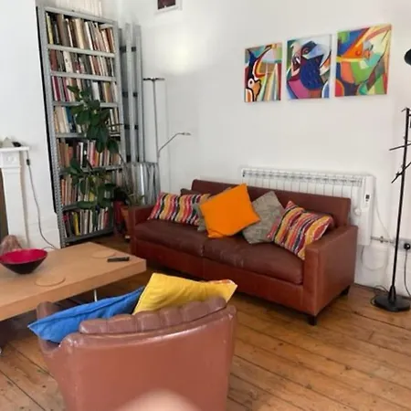 Artistic Spacious Flat In Brixton *