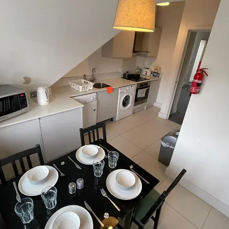 2 Bedroom 2 Bathroom 8 Including Free Parking Apartment Bromley