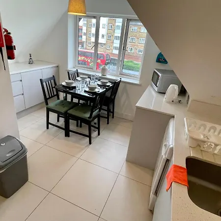 Apartment 2 Bedroom 2 Bathroom 8 Including Free Parking Bromley