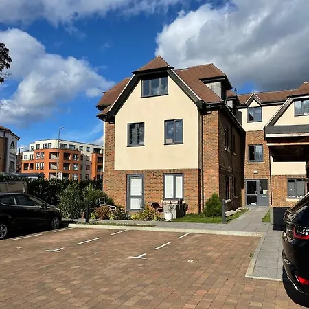 2 Bedroom 2 Bathroom 8 Including Free Parking Apartment Bromley