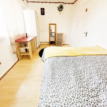 Homestay Excellent Double In Cheap Rate Around *