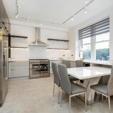 Modern Chelsea Flat, 3bd 2bath, With Parking * London