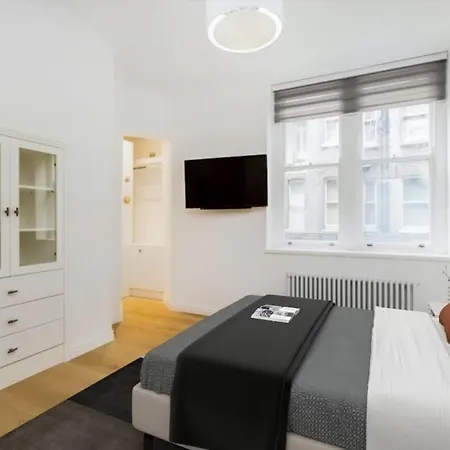 Modern Chelsea Flat, 3bd 2bath, With Parking Apartment London