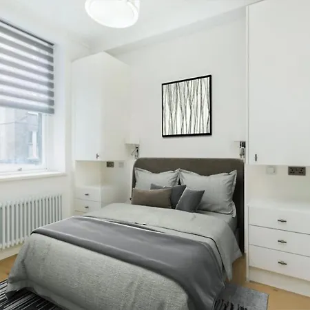 Modern Chelsea Flat, 3bd 2bath, With Parking