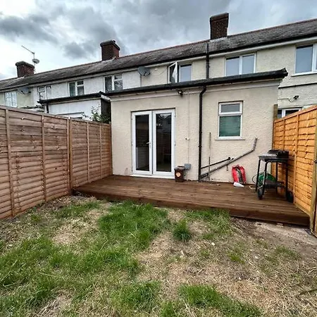 Bali Bliss Garden Flat With Parking Appartement Enfield