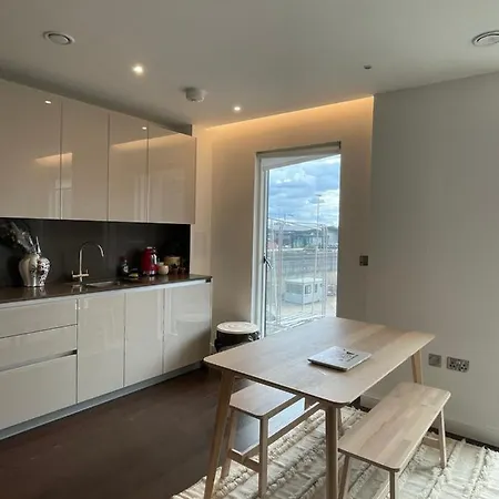 Embassy Garden 1b1b Vauxhall Apartment