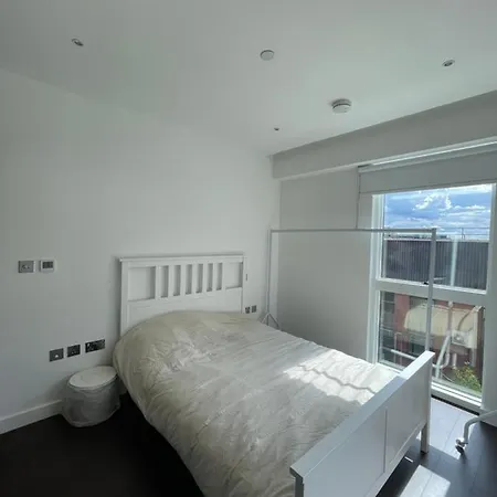 Embassy Garden 1b1b Vauxhall Apartment *