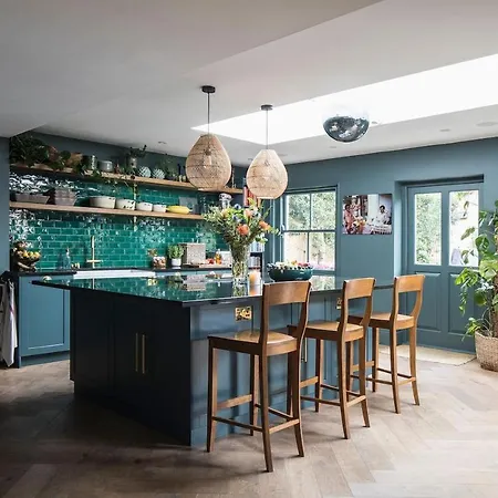 Heaver House - Stunning, Large, 5br House Nr Tube And Tooting Common Villa London