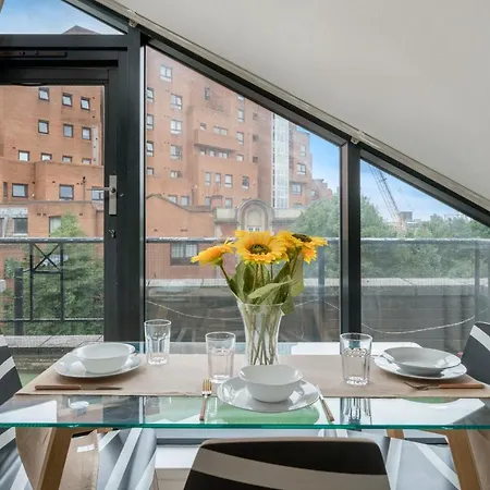 Modern 1 Bedroom City Penthouse