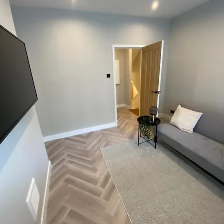 Luxury 2 Bed 1 Bath In By Graceful Apartment