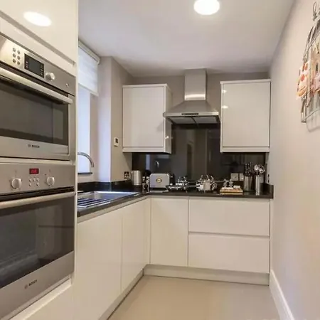 Apartment Mayfair W1 *