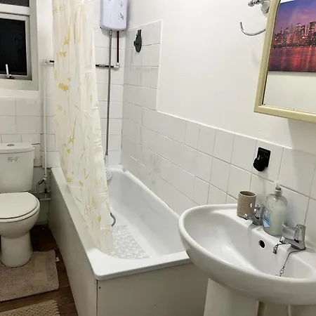 Studio Flat *