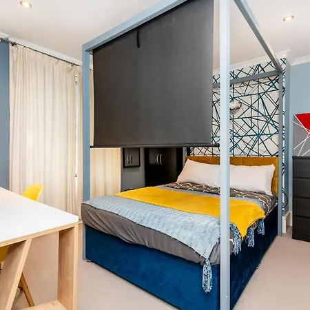 Double W/projector & Garden Hot Tub Privatunterkunft London