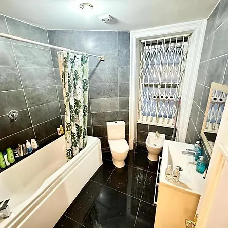 Double In Paddington ,london, 1 Step To Station, Private #room Name Is London# Homestay London