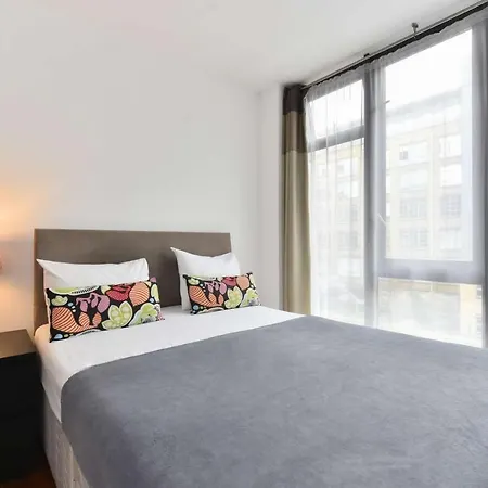 Apartment 3-bedroom In London