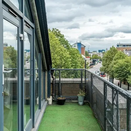 Modern 1 Bedroom City Penthouse Apartment London