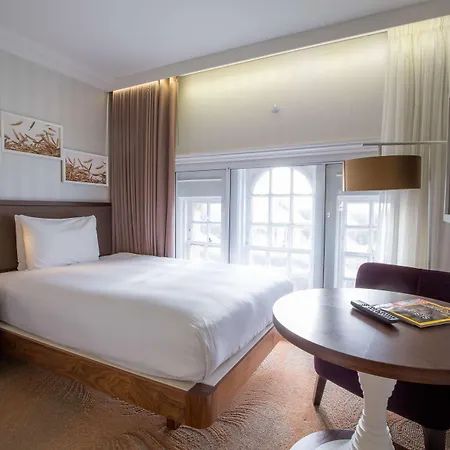 Hilton Hyde Park 4*