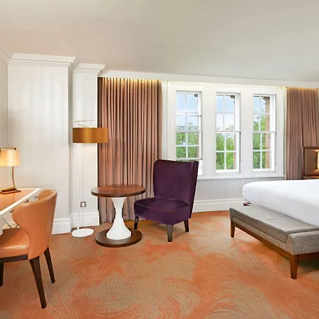 Hilton Hyde Park 4*