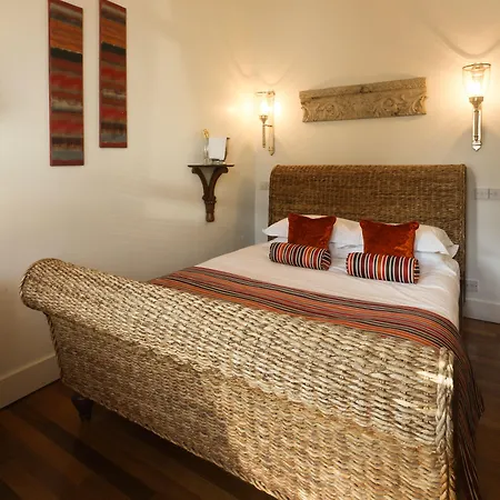 Mayflower Hotel&apartamentos Hotel 3*