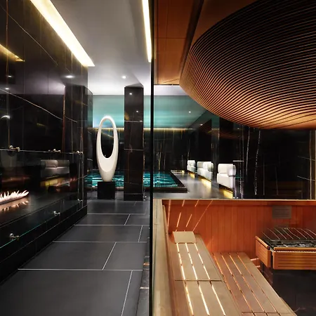 Otel Corinthia