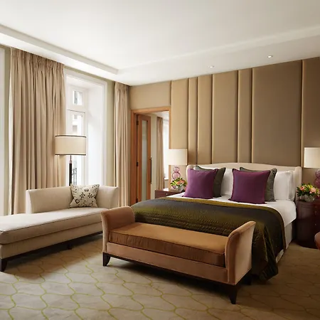 Otel Corinthia 5*