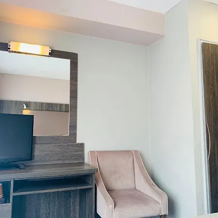 Lily Hotel