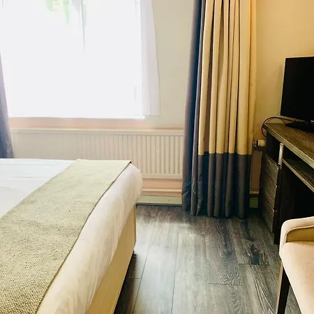 Lily Hotel 2*