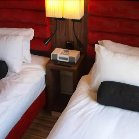 Hotel Simply & 4*