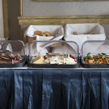 Gem Strathmore Hotel 4*