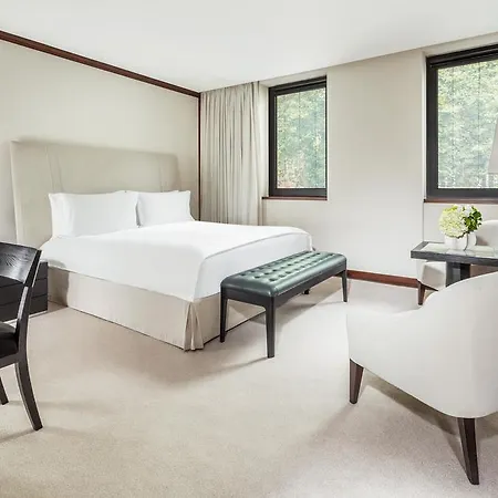 Отель The Halkin 5*