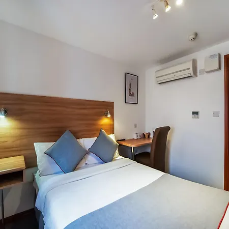 Oyo Arinza Hotel 3*