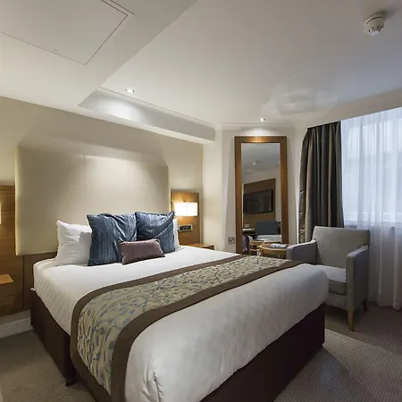 Thistle Piccadilly Hotel 4*