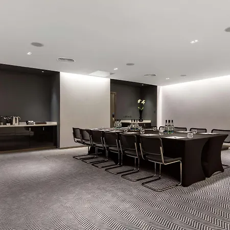 Radisson Blu Hotel, Mercer Street מלון 5*