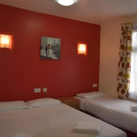 Cranbrook Hotel 2*