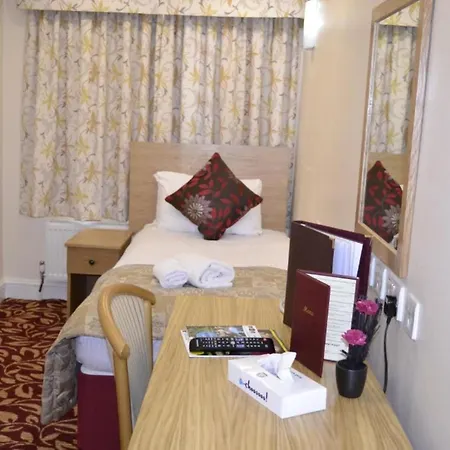Cranbrook Hotel 2*