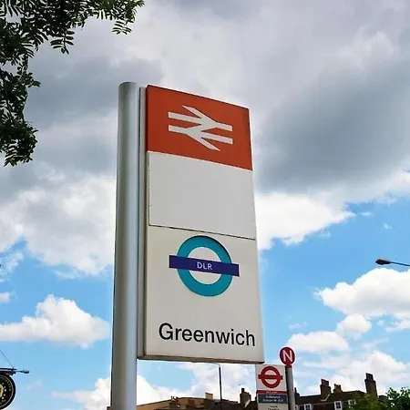Апарт-отель Staycity Greenwich High Road 3*