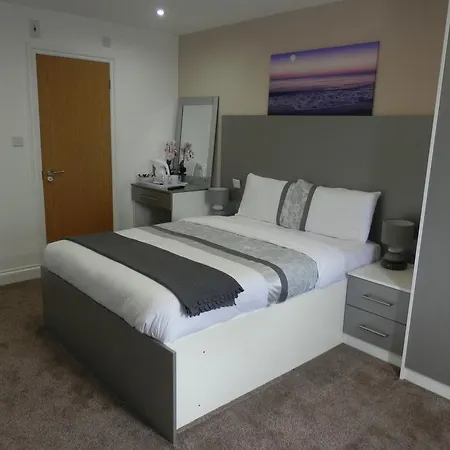 Heathrow Travellers Hub Bed & Breakfast 3*