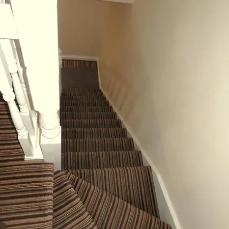 فندق مبيت وإفطار Heathrow Travellers Hub هاونسلو