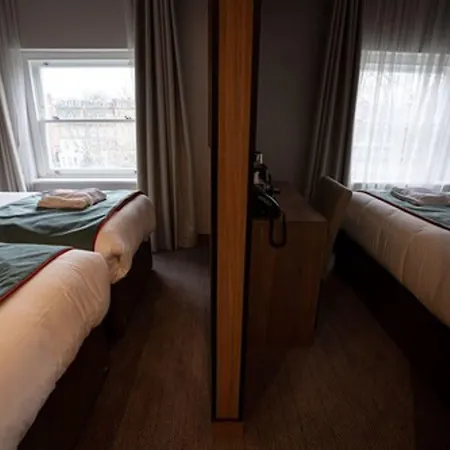 Oxford Hotel 3*