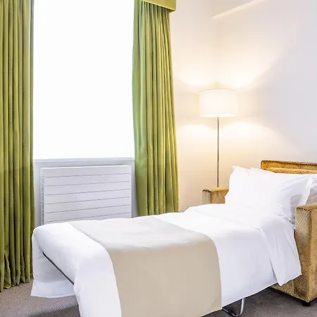 Astor Court 3*